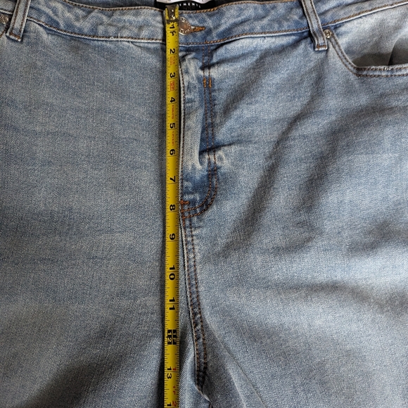 Final Price NWT Eloquii Straight Leg Jeans With Slit in Light Wash - Picture 10 of 14